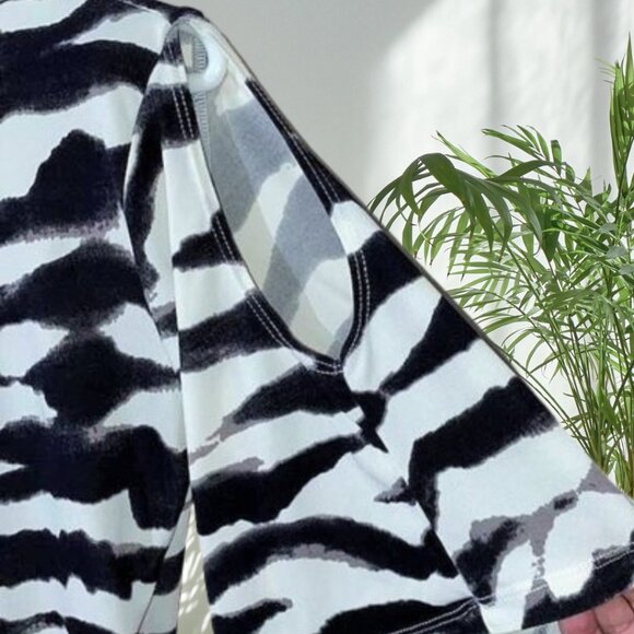 Boston Proper Animal Print Cold Shoulder Wrap Blouse XS Plunge V-Neck - Picture 5 of 10